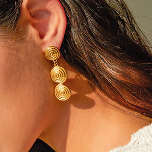 Threaded Aura – 18K Gold Circle Pendant Statement Earrings