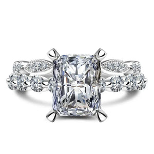 Eternal Brilliance – Diamond-Studded Luxury Ring