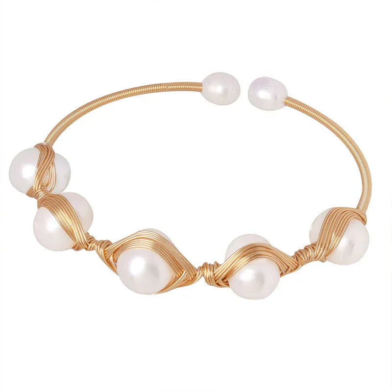 Golden Serenity – 18K Gold Light Luxury Pearl Inlaid Bracelet