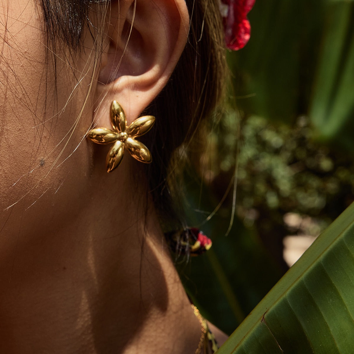 18K gold flower design earrings with feminine charm