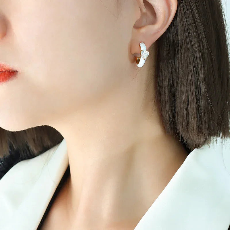 Exquisite Dazzling – 18K Gold C-Shaped Earrings with Heart-Shaped Zircon