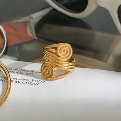 Trendy spiral texture gold ring in minimalist design