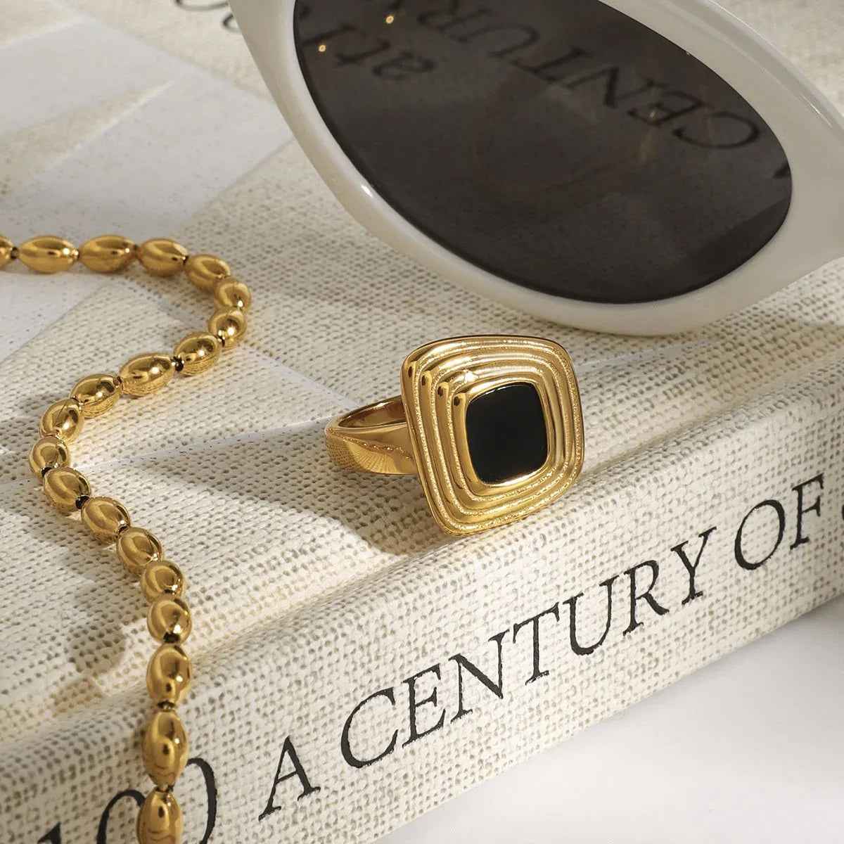 Geometric Texture Ring in 18K Gold - Classic Trapezoid Fashion Design