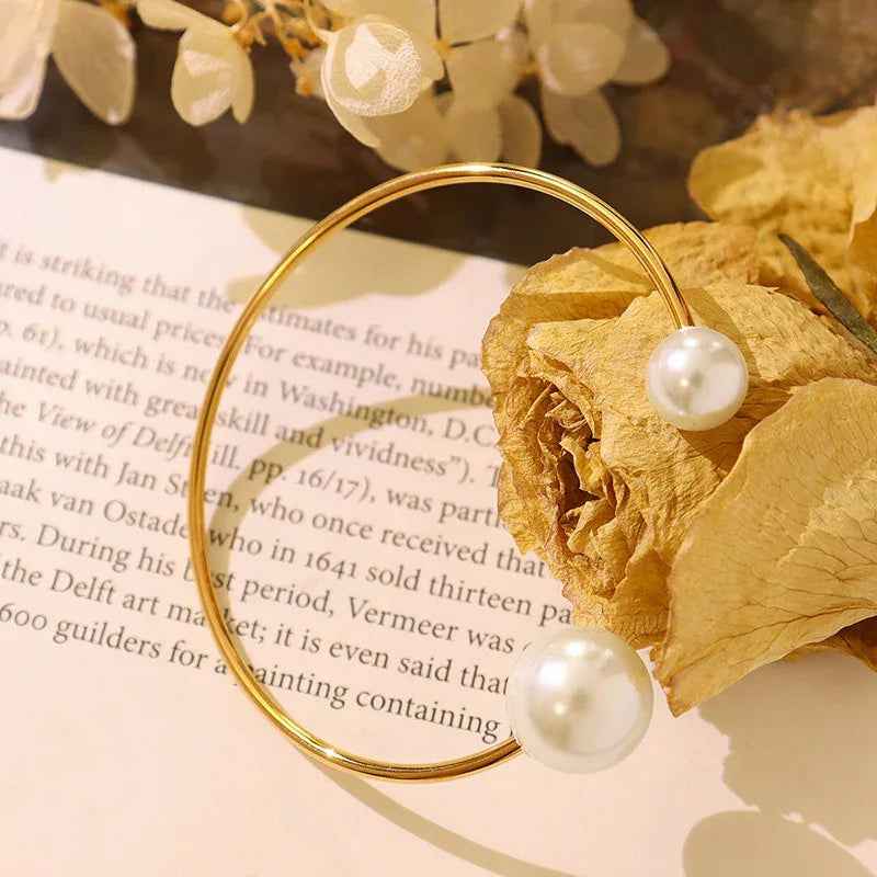 Perla Curve Bracelet - Minimalist 18K Gold Open Bangle with Dual Pearl Accent