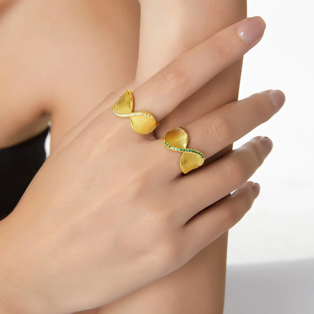 18K gold twisted ring with diamond detail and minimalist design