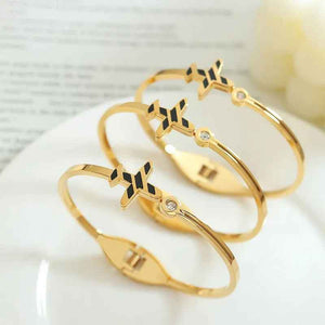 Skyline Spirit 18K Gold Airplane Bracelet - Light Luxury Design