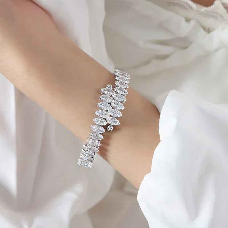 Celestia Gem Bracelet - Luxury 18K Gold with Dazzling Zircon Details
