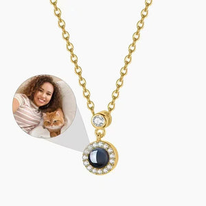 Lumière Memory – Round Diamond Projection Necklace