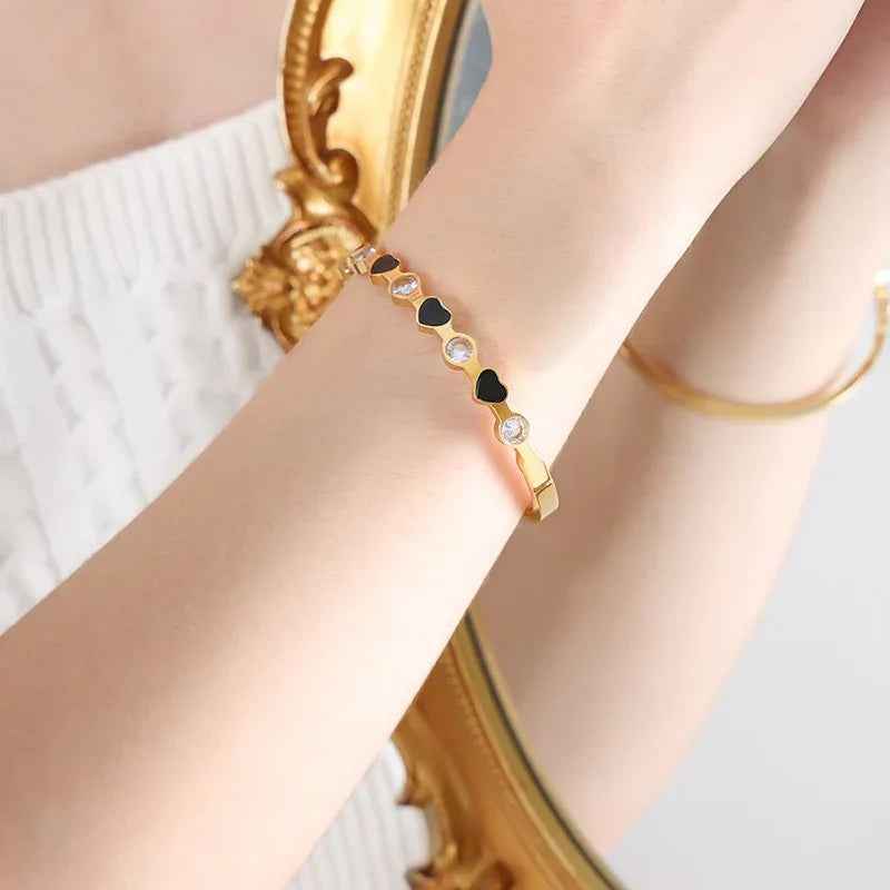 Heartbeat Shine 18K Gold Heart Bracelet with Zircon Design Open Bracelet