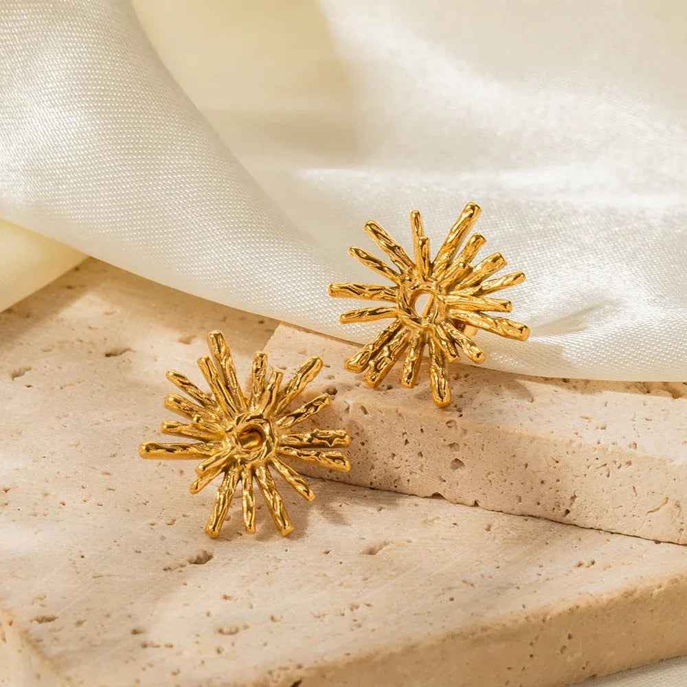 Solara Sunflower Earrings - Luxury 18K Gold Vintage Bloom Design