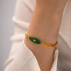 Retro 18K gold bracelet with geometric lines and jade detail