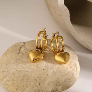 Vivara Sliding Heart Earrings in 18K Gold – Elegant High-End Playful Design