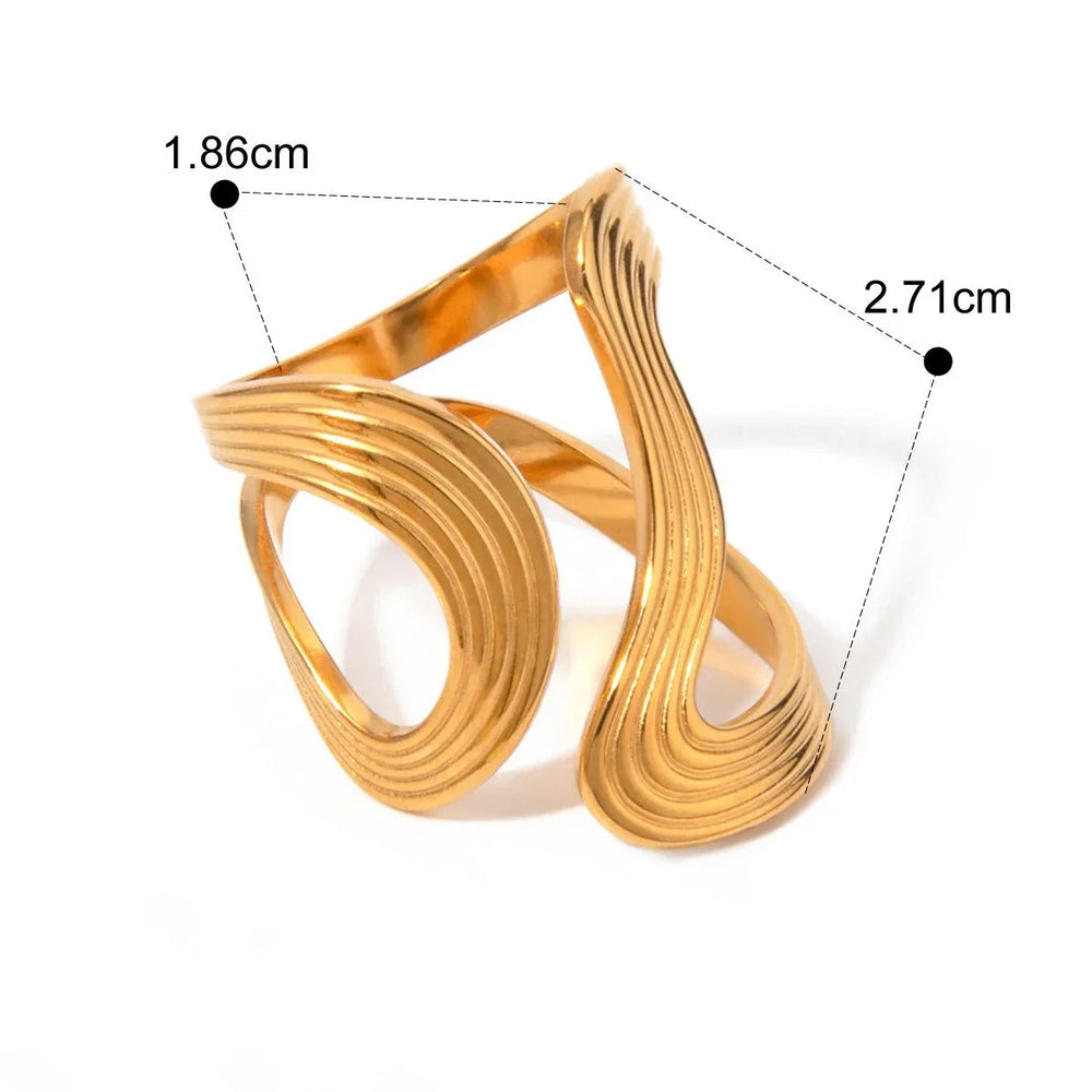 Edge Thread – 18K Gold Statement Ring with Special Shape and Texture