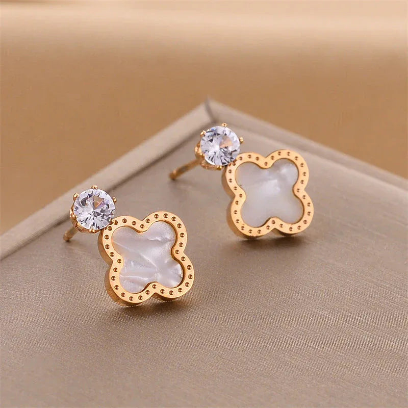 Exquisite Shine – 18K Gold Four-Leaf Clover Earrings