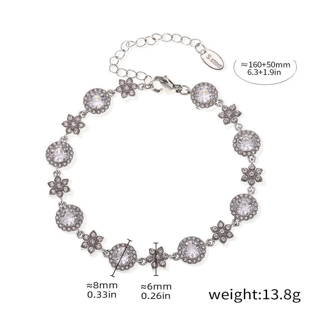 18K gold flower bracelet with elegant geometric pattern