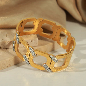Urban Glow – 18K Gold Geometric C-Shape Zircon Bracelet