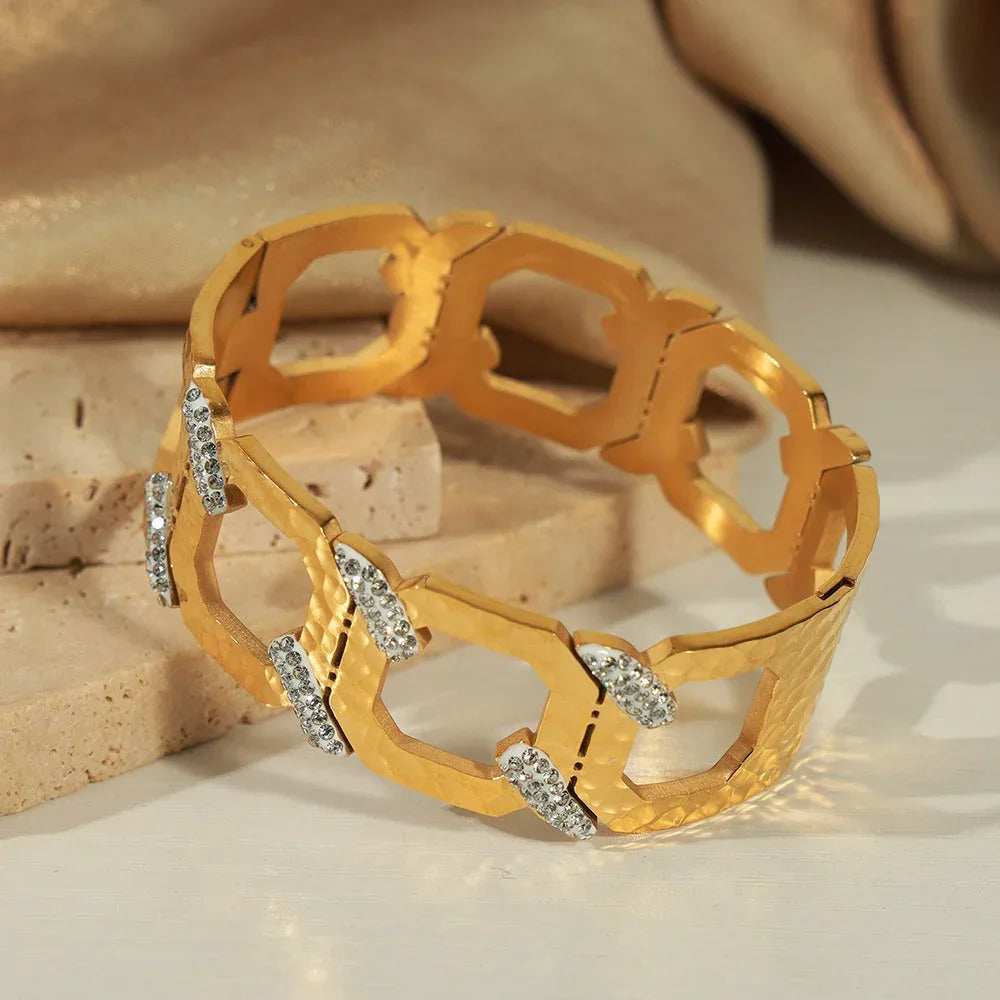 Urban Glow – 18K Gold Geometric C-Shape Zircon Bracelet