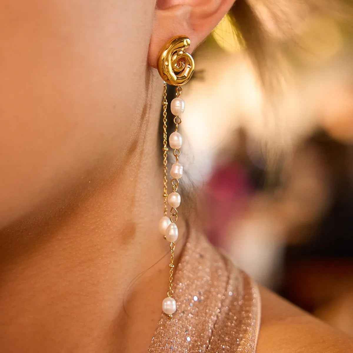 Conch Pearl Tassel Earrings Featuring 18K Gold – Elegant Marine-Inspired Design