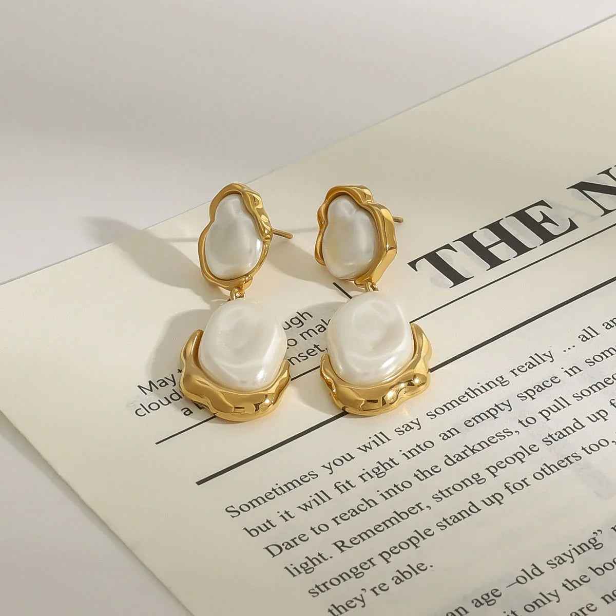 Irregular Pearl Earrings – Light Luxury 18K Gold Artistic Elegance