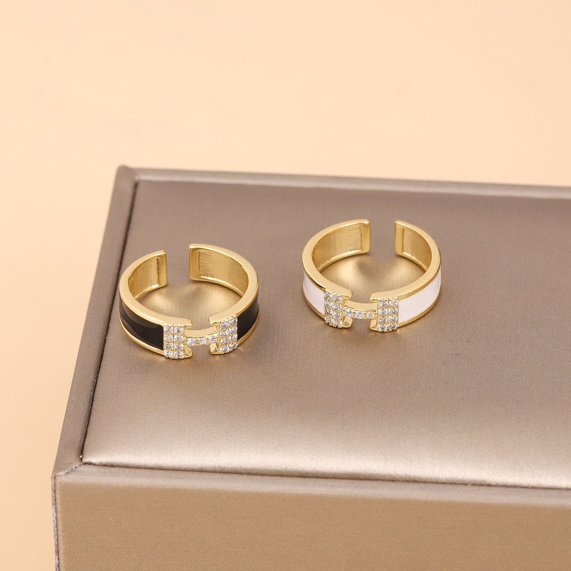 H letter geometric open ring with drip oil finish on lightweight coppe