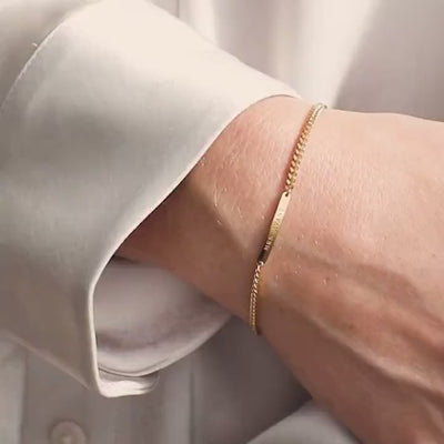 Elegant sterling silver bracelet with customizable name